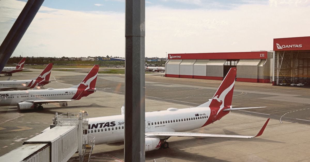 Pesawat Qantas mendarat dengan satu enjin