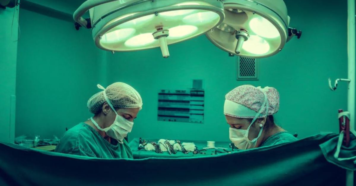 Pesakit kanser didakwa maut kerana kesilapan robot pembedahan