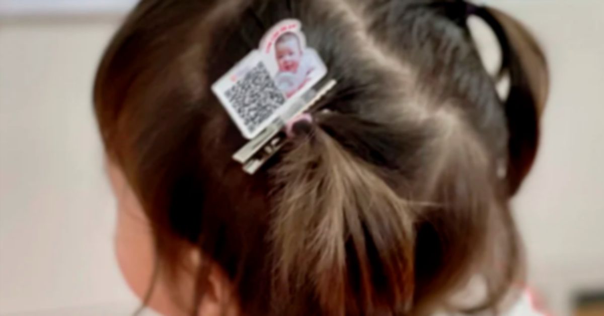 Angpau menerusi Kod QR pada klip rambut anak