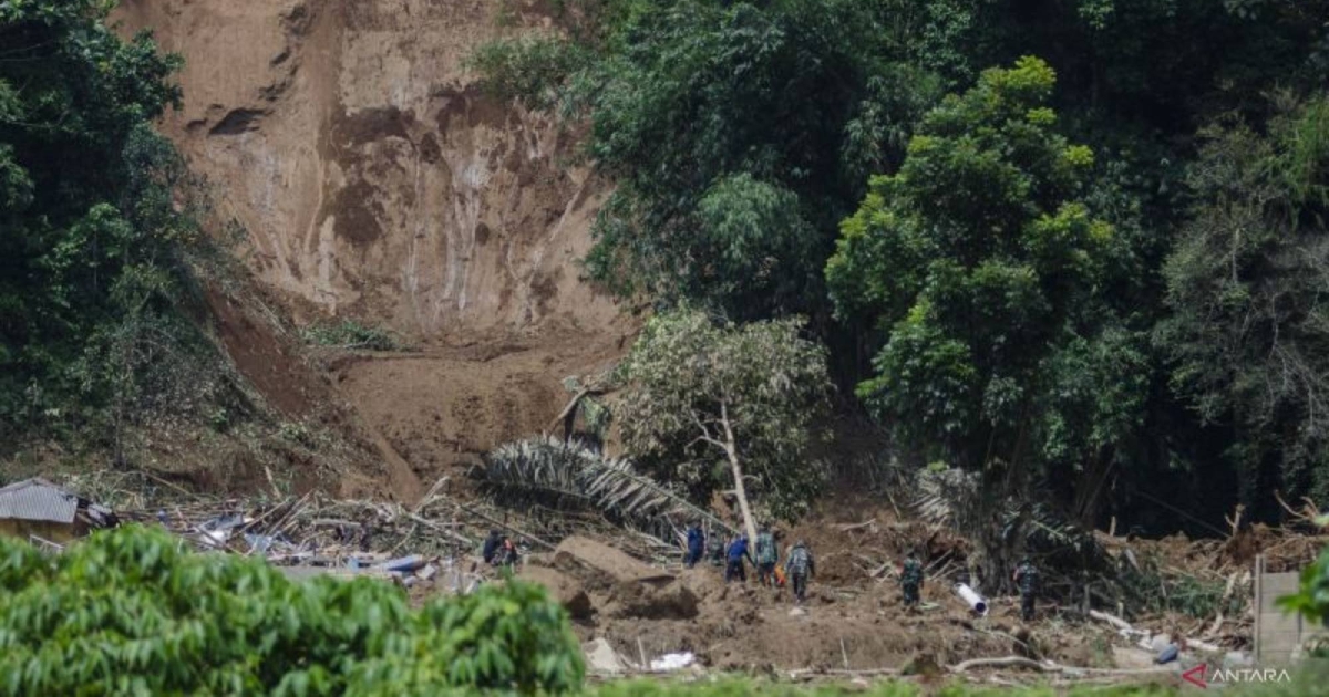 Tanah runtuh di Jawa Barat ragut 2 nyawa