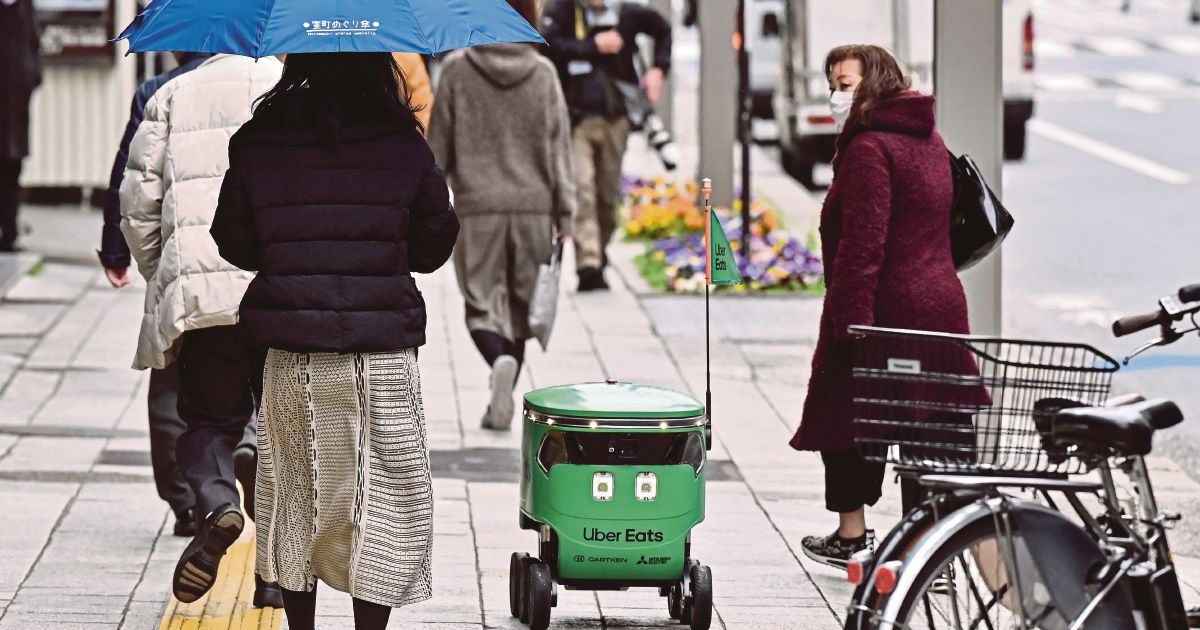 Robot penghantar makanan diperkenalkan di Jepun