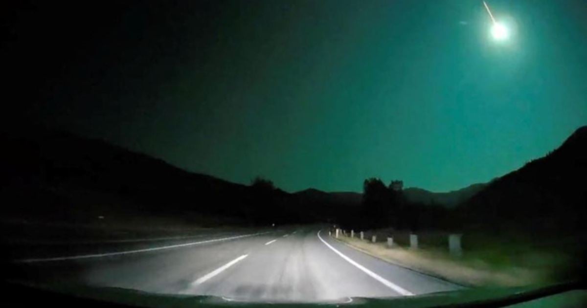 Cahaya hijau di langit Yogjakarta disyaki meteor