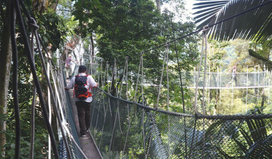 TITIAN Silara sepanjang 120 meter dengan 30 meter tinggi memberi pengalaman berbeza dengan pemandangan tidak ternilai.