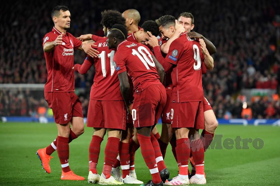 PEMAIN Liverpool meraikan jaringan Firmino. -Foto AFP