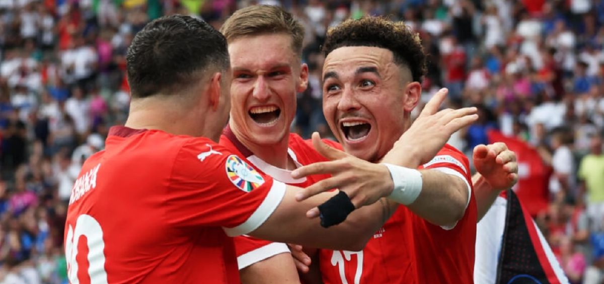 PEMAIN Switzerland meraikan gol ketika menentang Itali. FOTO Agensi