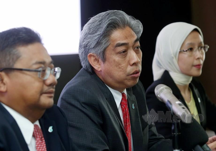 MD ARIF Mahmood (tengah) ketika sidang akhbar Petronas Chemicals Group Berhad (PCG) selepas Mesyuarat Agung Tahunan di Hotel Majestic. -Foto HALIMATON SAADIAH SULAIMAN