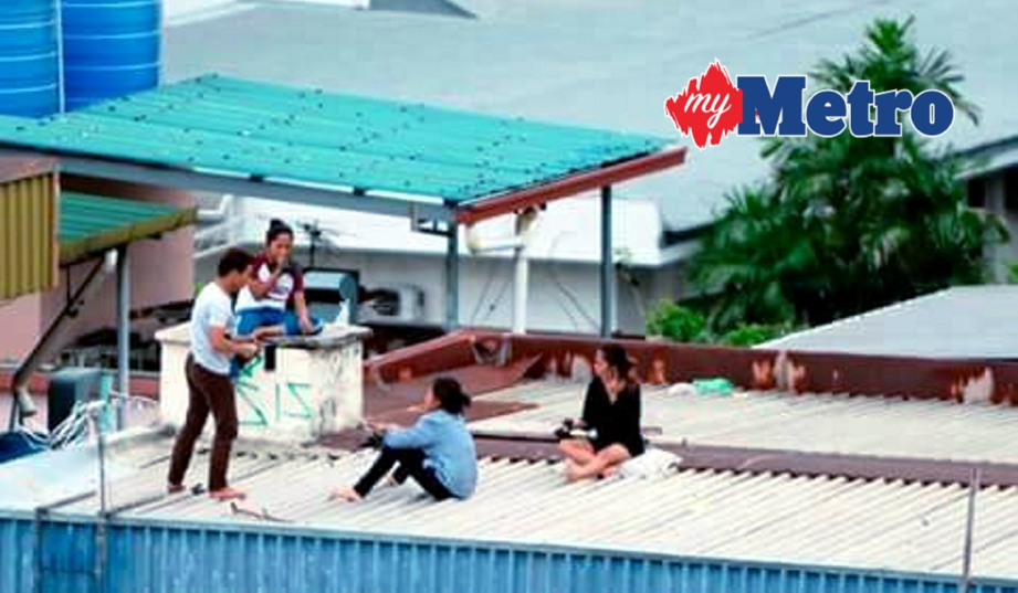 Gambar fail menunjukkan suspek-suspek penghidu gam di atas bumbung di Kota Kinabalu yang pernah dilaporkan Harian Metro. 
