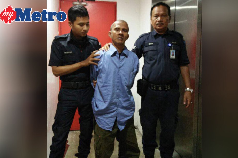 Zulkifli (tengah) dijatuhi hukuman gantung sampai mati oleh Mahkamah Tinggi Kuala Terengganu selepas didapati bersalah mengedar dadah jenis heroin seberat 24.85 gram. FOTO Syafiq Ambak