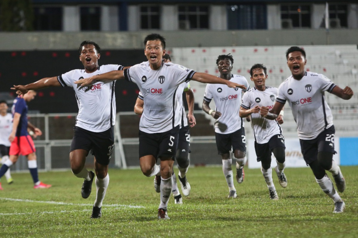 Pemain TFC II meraikan jaringan pada aksi Liga Perdana menentang JDT II. FOTO Ghazali Kori