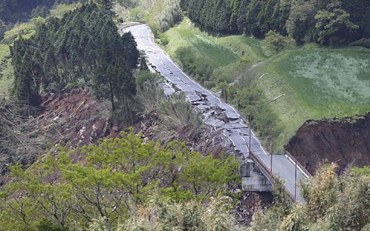 KESAN gempa bumi yang melanda Minami, Jepun, awal Jumaat lalu.