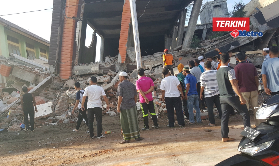 Keadaan gempa yang memusnah sebahagian bangunan di Aceh. FOTO Reuters