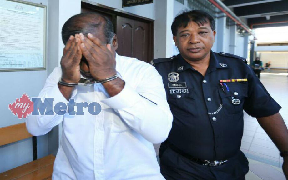 THANGAVELU (kiri) didenda RM16,000 atau lima bulan penjara jika gagal membayar denda kerana kesalahan menerima rasuah. FOTO Muhaizan Yahya