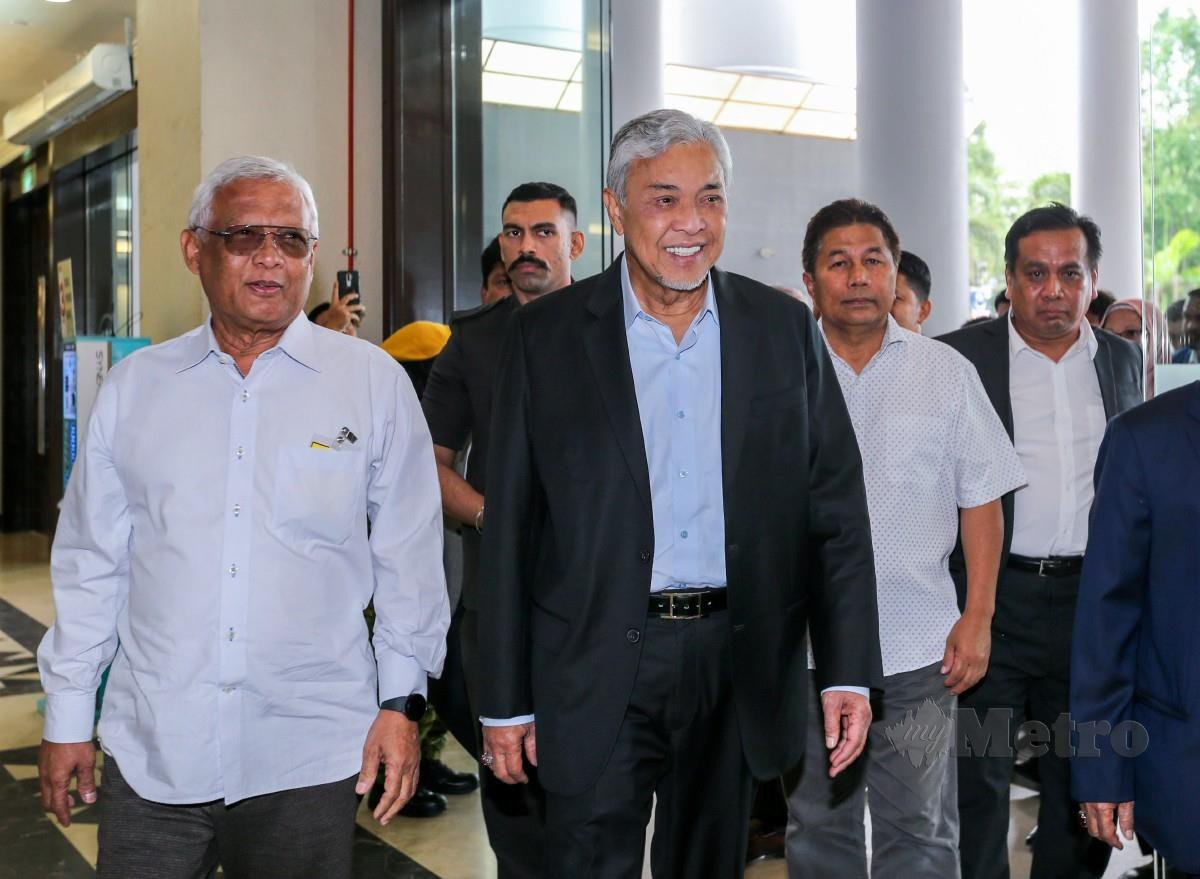 Ahmad Zahid hadir untuk perbicaraan kes pecah amanah, rasuah dan pengubahan wang haram yang membabitkan dana milik Yayasan Akalbudi di Kompleks Mahkamah Kuala Lumpur. FOTO ASWADI ALIAS