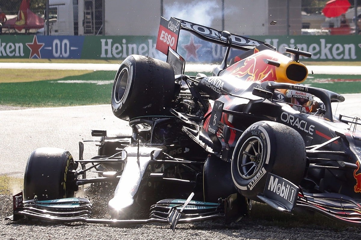Keadaan kereta Verstappen (kanan) Hamilton ketika di Grand Prix Itali. FOTO EPA