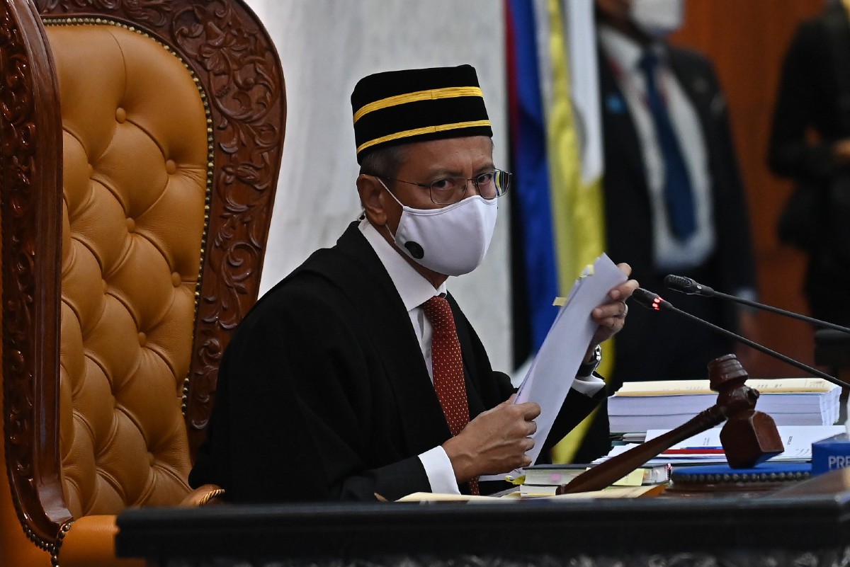 Azhar Azizan menolak usul perbincangan tuntutan Kumpulan Sulu di Parlimen. FOTO Ihsan Jabatan Penerangan