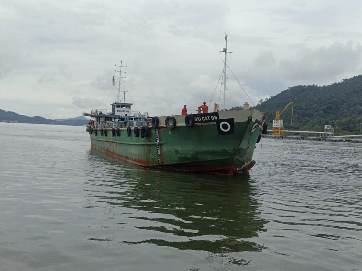 Kapal Kargo Mv Dai Cat 06 yang hilang sejak 1 Januari lalu. FOTO IHSAN FB Maritim Johor