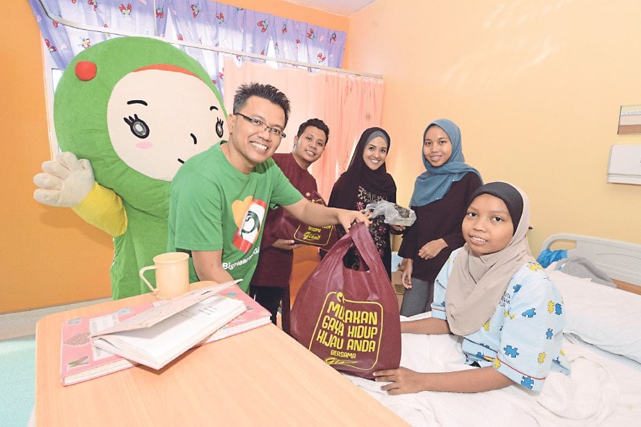 GIANT turut meraikan Ramadan di hospital bagi memberi keceriaan kepada pesakit kanak-kanak. FOTO  NSTP 