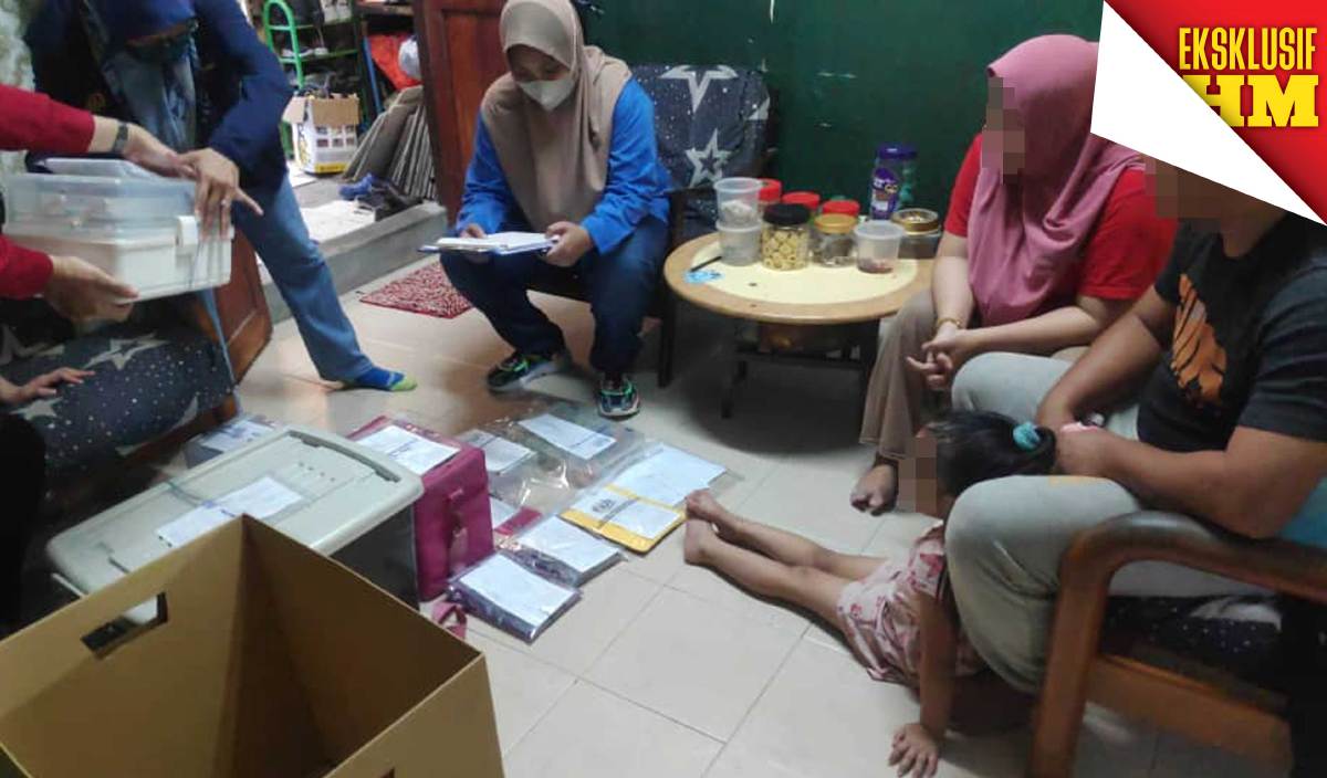 PEMERIKSAAN dilakukan pegawai Unit Penguatkuasa Bahagian Kesihatan Pergigian Jabatan Kesihatan Negeri Selangor terhadap kediaman milik wanita menyamar sebagai doktor gigi bertauliah.