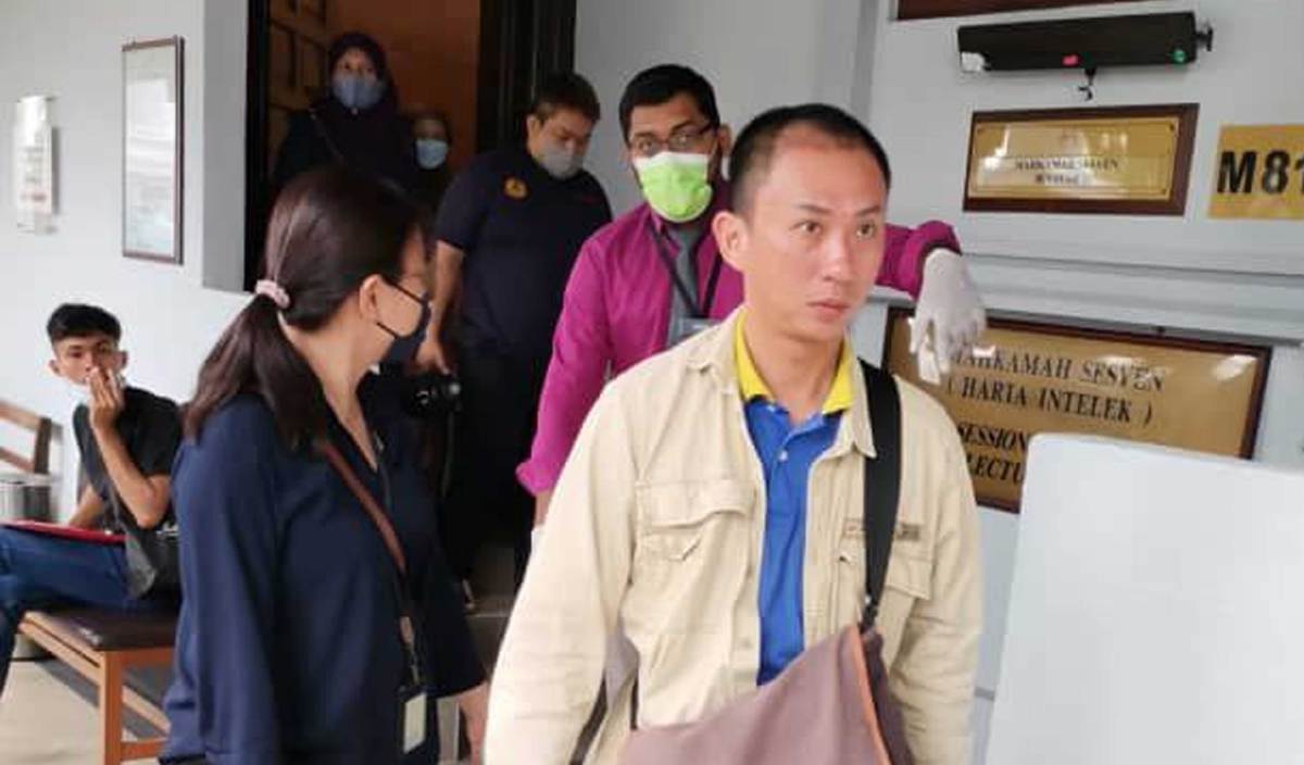 LEE Mun Kheng dijatuhi hukuman denda RM100,000 kerana menawarkan perkhidmatan sebagai doktor gigi tanpa tauliah.