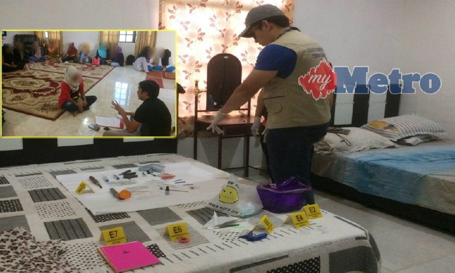 PEGAWAI penguat kuasa JKNT membuat pemeriksaan di lokasi pemasangan pendakap gigi haram di Kampung Losong, Kuala Terengganu, hari ini. Pegawai penguat kuasa JKNT mengambil keterangan daripada pelanggan (gambar kecil). FOTO Aslina Abu Bakar