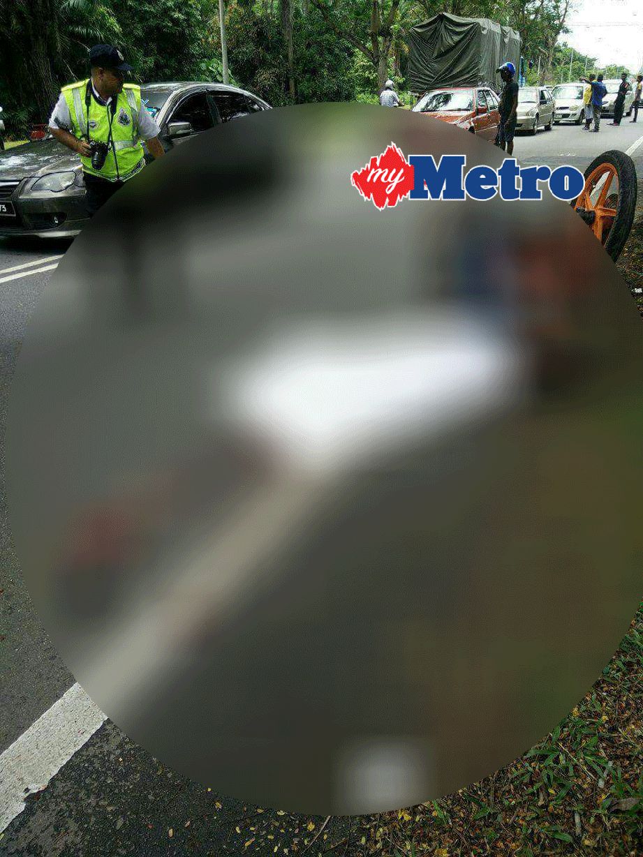 Kemalangan ngeri membabitkan wanita yang maut digilis treler di Jalan Besar Sungai Jawi menghala ke Jawi, Nibong Tebal12.10 tengah hari tadi. FOTO ihsan PDRM