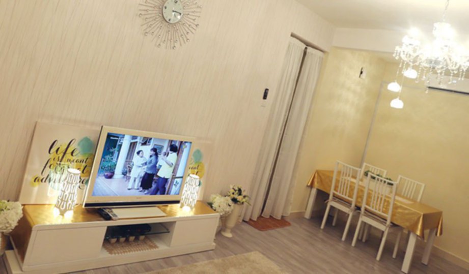 CERIA dalam suasana minimalis glamor untuk kediaman jenis apartmen.