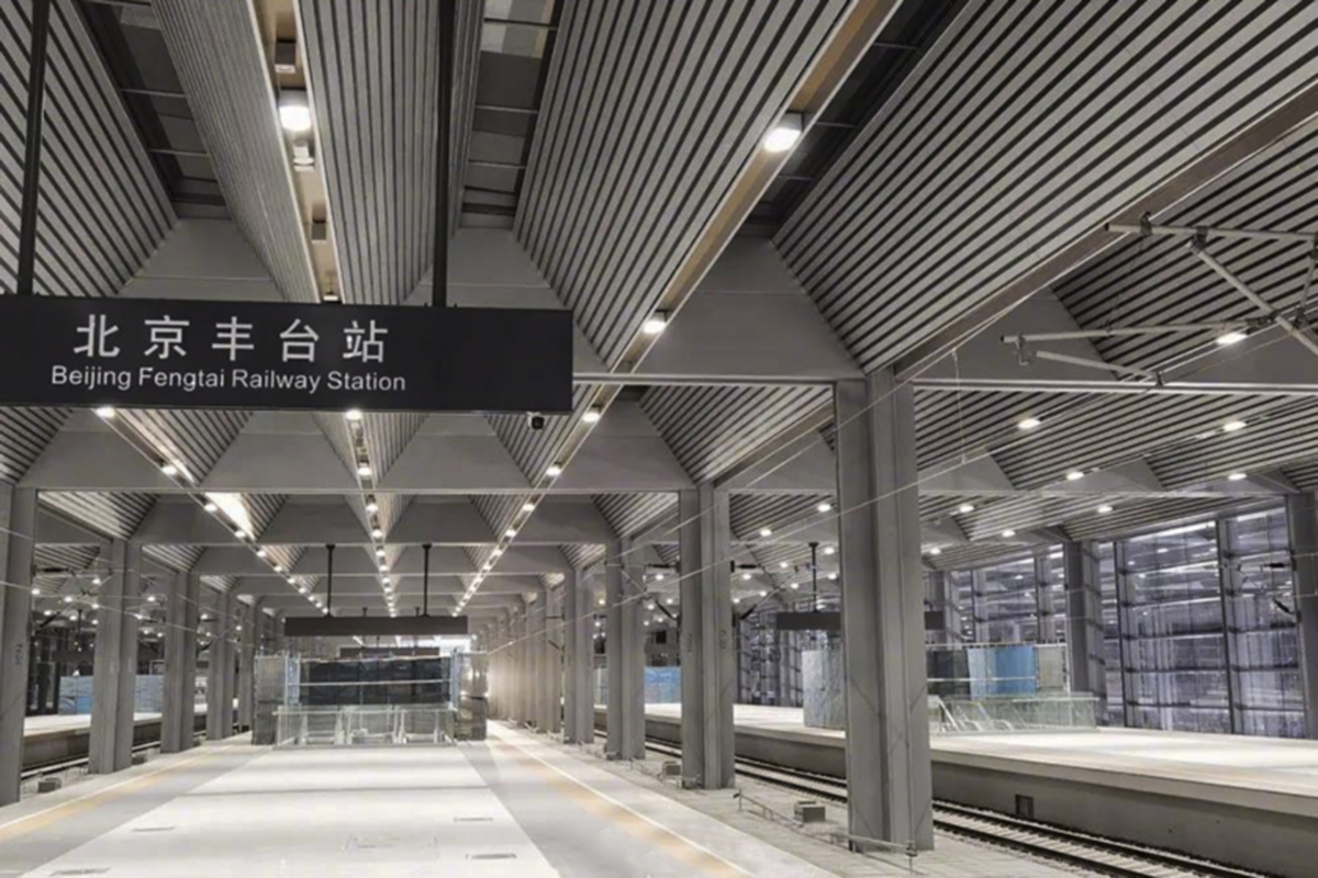 Stesen Kereta Api Fengtai Beijing. - FOTO Agensi