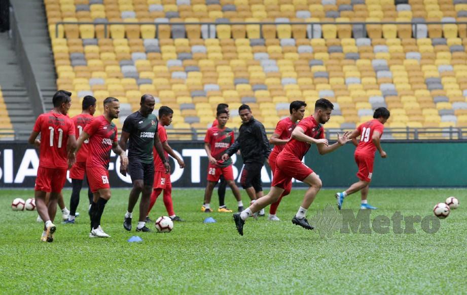 KEDAH ketika latihan rasmi menjelang perlawanan akhir Piala Malaysia 2019 esok di Stadium Nasional Bukit Jalil. FOTO/MOHAMAD SHAHRIL BADRI SAALI