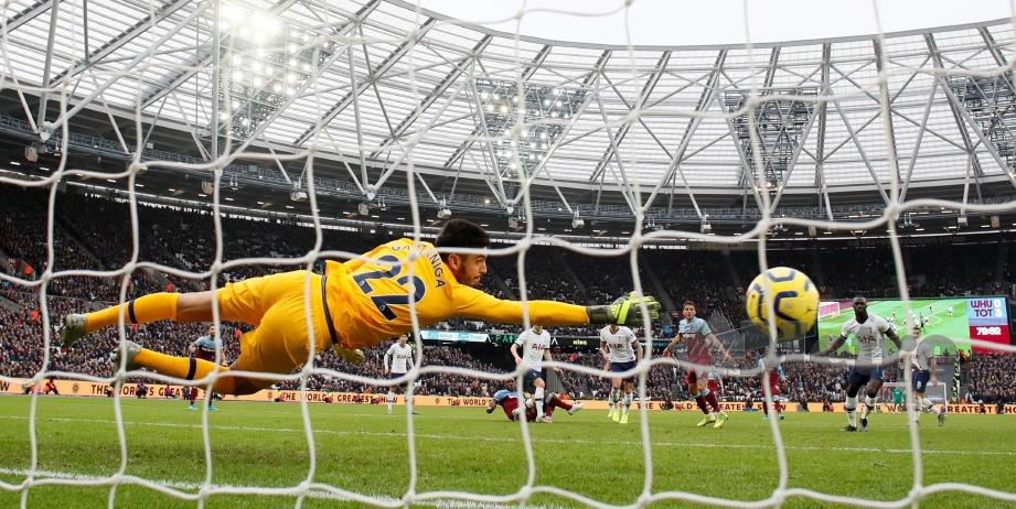 JARINGAN pertama West Ham menerusi Antonio. - Reuters  