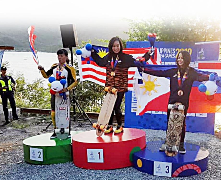 Grace Wong (tengah) berjaya merangkul pingat emas dalam acara papan selaju kategori Downhill Sukan Sea Filipina. Gambar Ihsan Pembaca