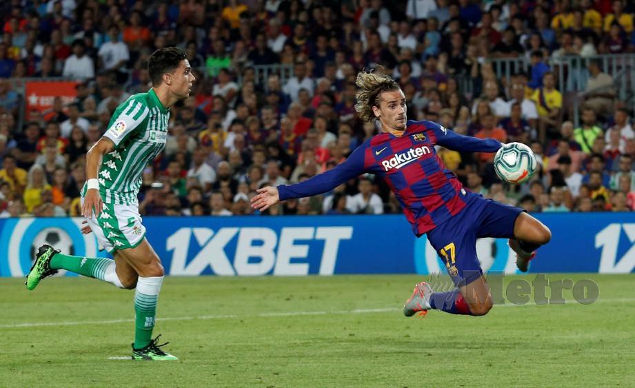 GRIEZMANN (kanan) menjaringkan gol pertama Barca selepas ketinggalan 0-1. — FOTO Reuters