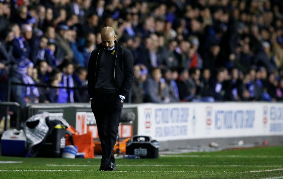 GUARDIOLA kelihatan sugul selepas kekalahan di tangan Wigan. -Foto Reuters