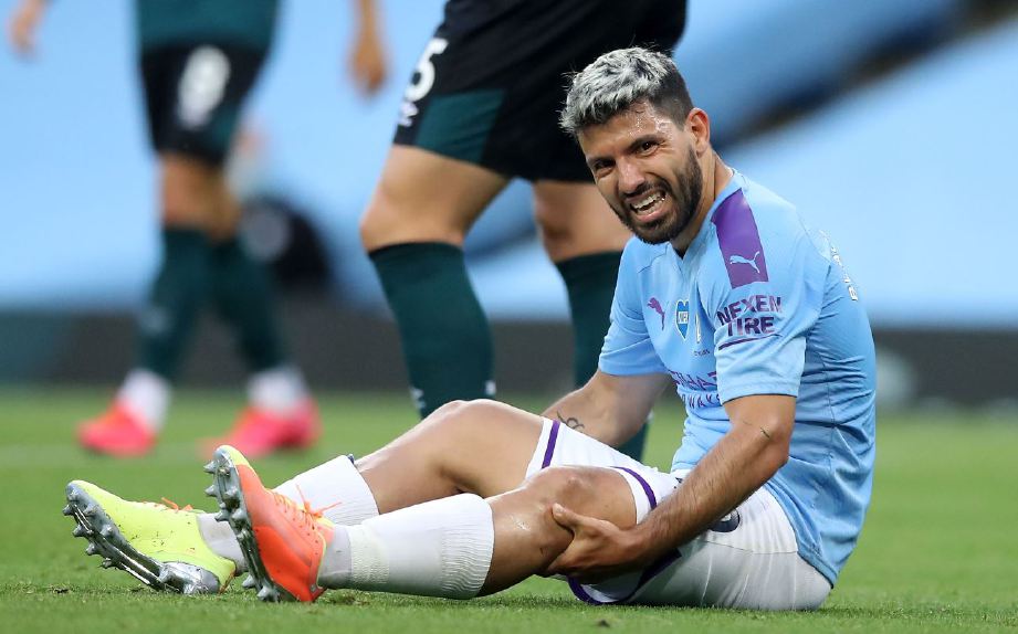 REAKSI Aguero selepas mengalami kecederaan ketika menentang Burnley. FOTO AFP