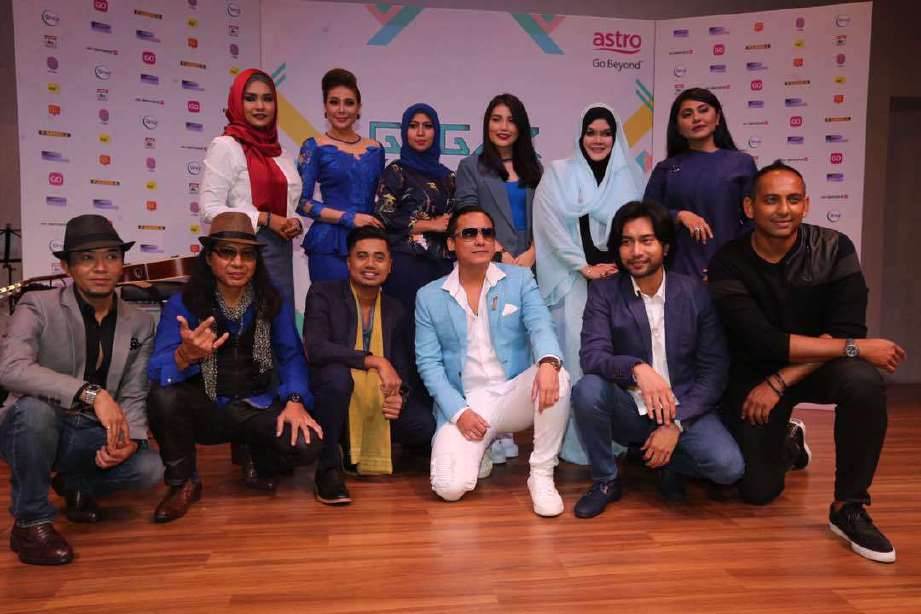 BARISAN peserta GV4 (berdiri dari kiri) Liza Hanim, Haida, Syura, Elyana, Aishah dan Raja Azura. (duduk dari kiri) Hazami, Tia Jinbara, Lan Kristal, Firman, Aqasha dan Ferhad. FOTO Mohd Khairul Helmy Mohd Din.