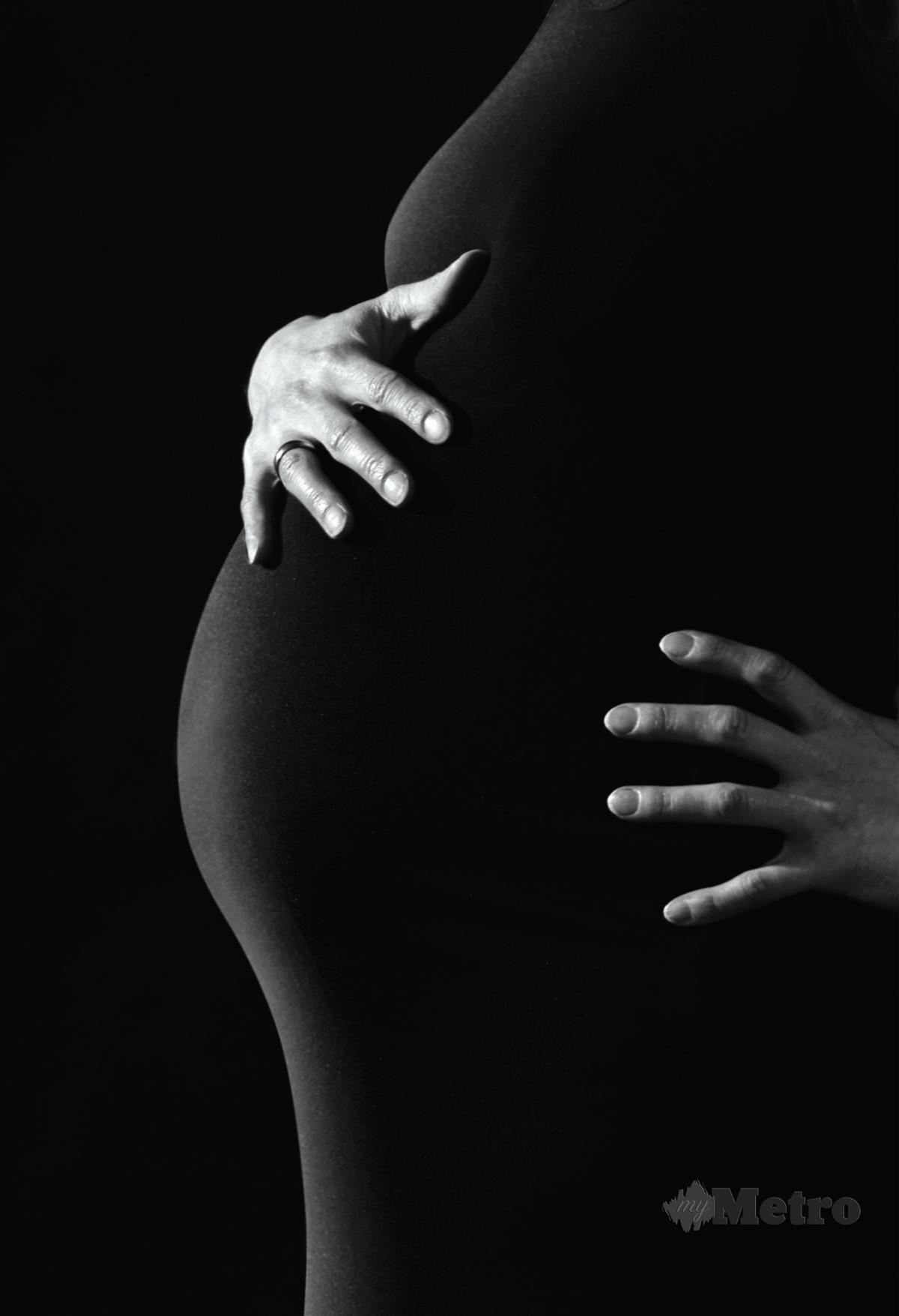 WANITA hamil berisiko terkena serangan gastrik. 