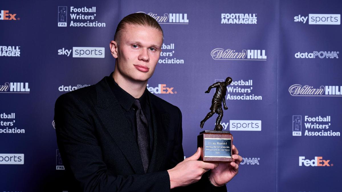 HAALAND dinobatkan pemenang anugerah Pemain Bola Sepak Terbaik Persatuan Penulis Bola Sepak di London. FOTO Agensi