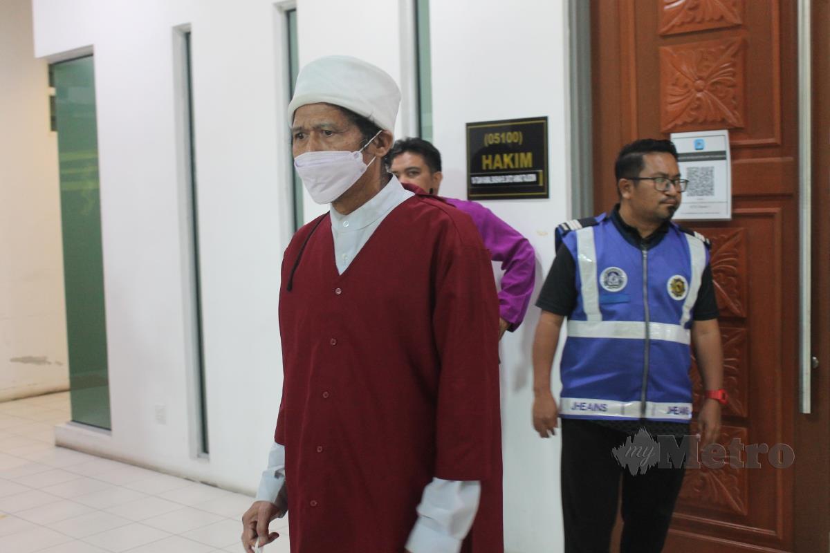 HABIB Shah Firdaus dibawa ke Mahkamah Tinggi Syariah Seremban bagi tuduhan melakukan perbuatan mencela dan menghina agama Islam hari ini. FOTO Mohd Amin Jalil