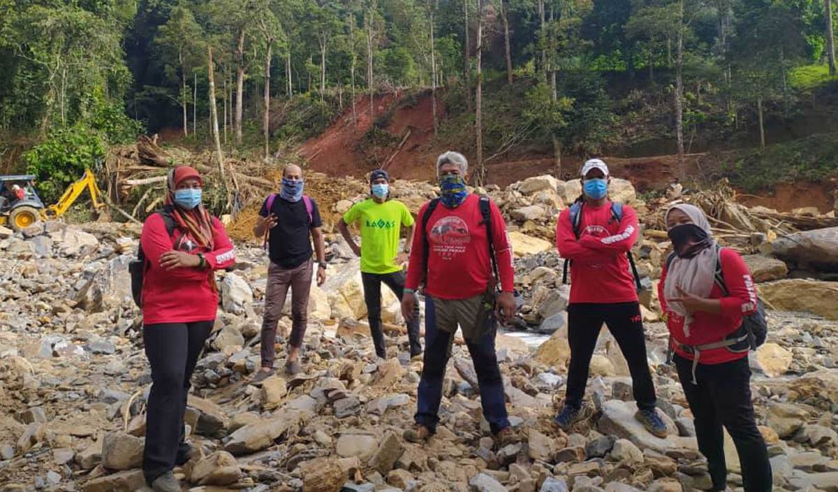 AHLI Persatuan Sukan Mendaki Negeri Kedah (HACCK) yang lebih mengetahui selok belok laluan sekitar Gunung Jerai dan Titi Hayun bersiap sedia menyertai misi mencari dan menyelamat (SAR) yang dilanda tragedi kepala air.FOTO Ihsan HACCK