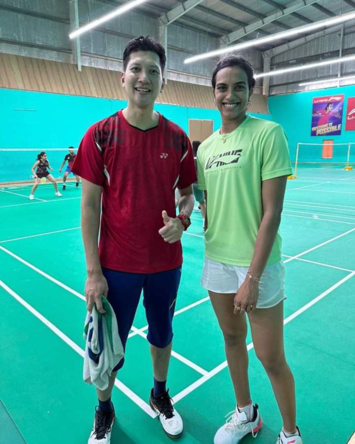 HAFIZ kini menjadi jurulatih kepada bintang badminton India, Sindhu. -FOTO Facebook Sindhu
