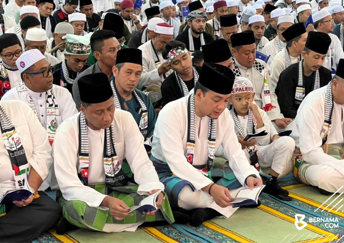 ONN Hafiz hadir ke Majlis Yassin, Tahlil dan Solat Hajat Bangsa Johor untuk Palestin di Masjid Sultan Iskandar, Bandar Dato’ Onn , Johor Bharu hari ini. FOTO Bernama