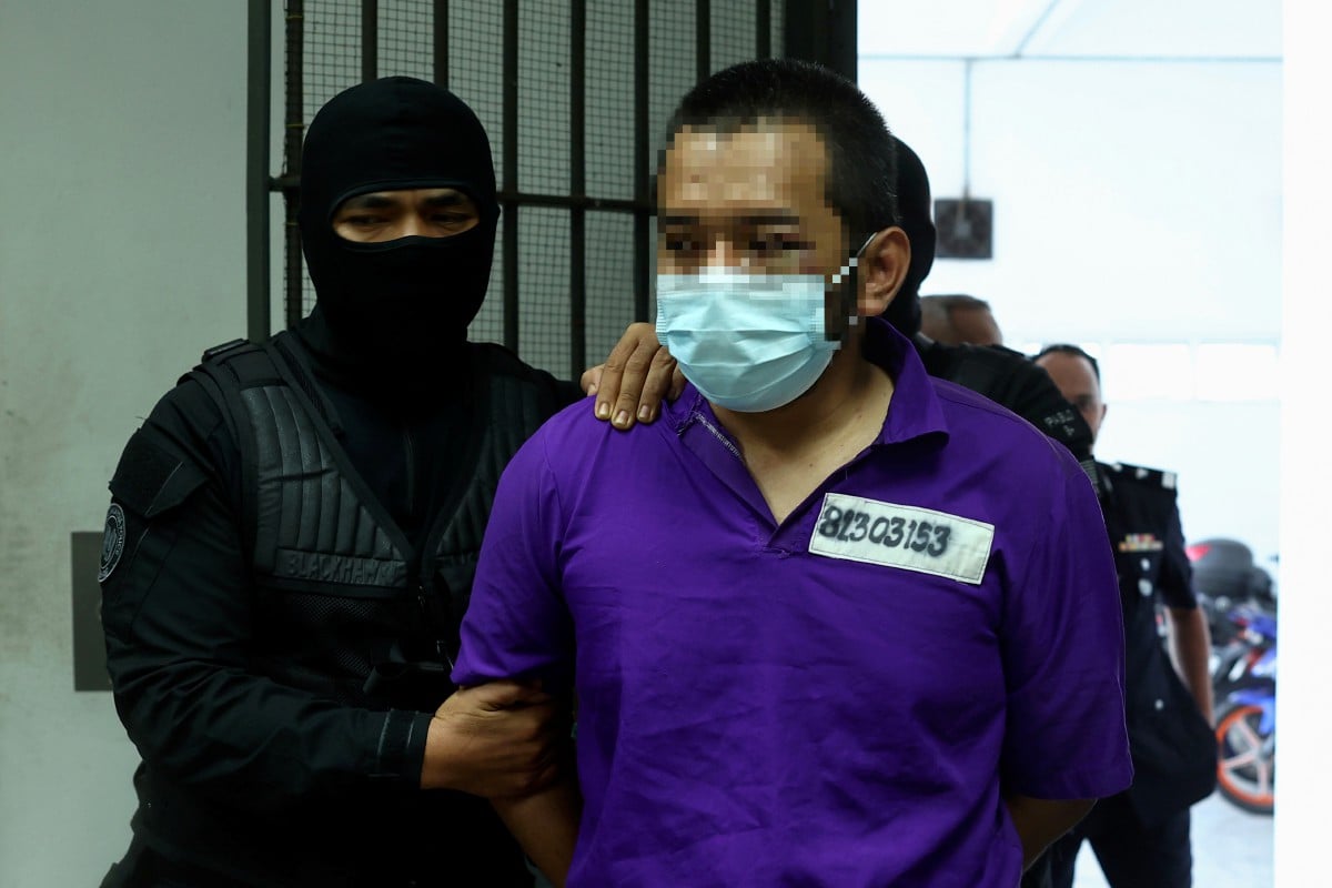 SUSPEK kes tembak di KLIA Terminal 1 ketika dibawa ke Mahkamah Majistret 3 Kota Bharu, semalam, bagi prosiding permohonan reman. FOTO Bernama 