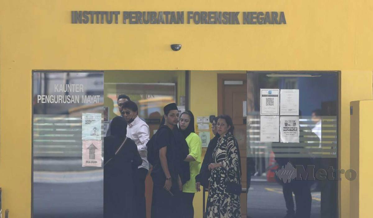 WARIS kepada Hail Amir tiba di Institut Perubatan Forensik Negara Hospital Kuala Lumpur (HKL), selepas Allahyarham menghembuskan nafas terakhir pada 3:48 petang tadi. FOTO Mohamad Shahril Badri Saali