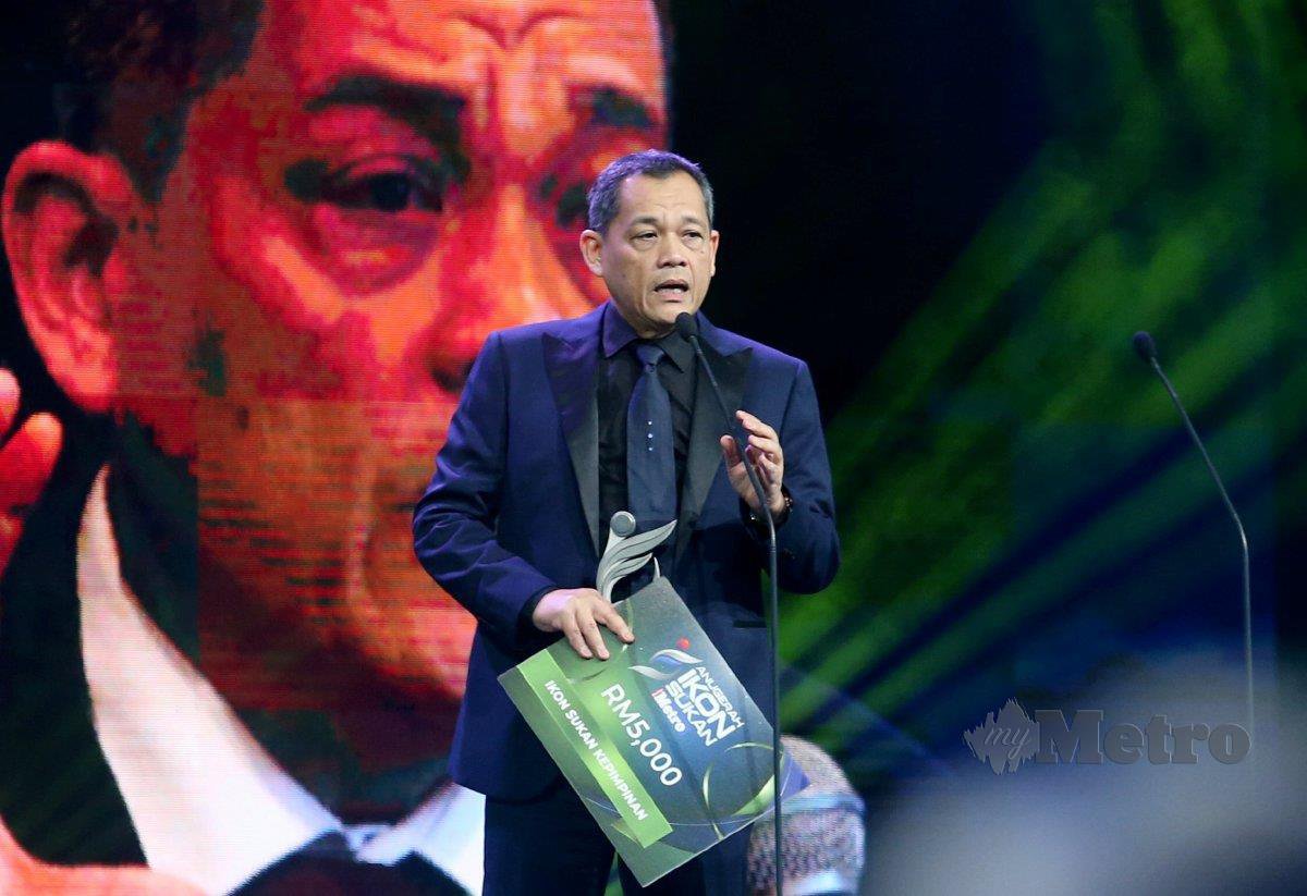 HAMIDIN diumumkan penerima Anugerah Ikon Kepimpinan. -FOTO NSTP