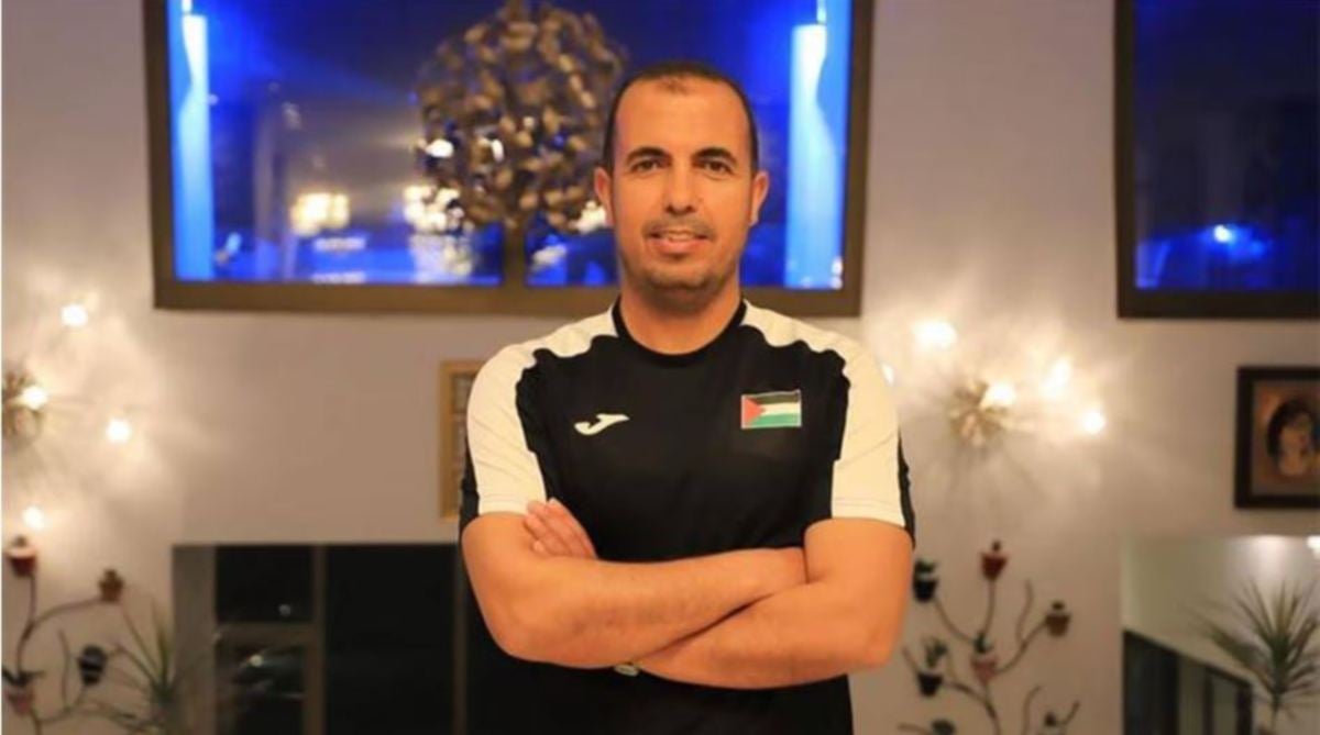 Bekas jurulatih skuad bola sepak Olimpik Palestin, Hani Al-Masdar. FOTO Nzherald.co.nz