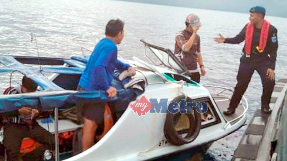 PEMANCING yang diselamatkan selepas bot mereka hanyut akibat kerosakan enjin di perairan Inderasabah di Tawau. Foto  Ihsan PPM