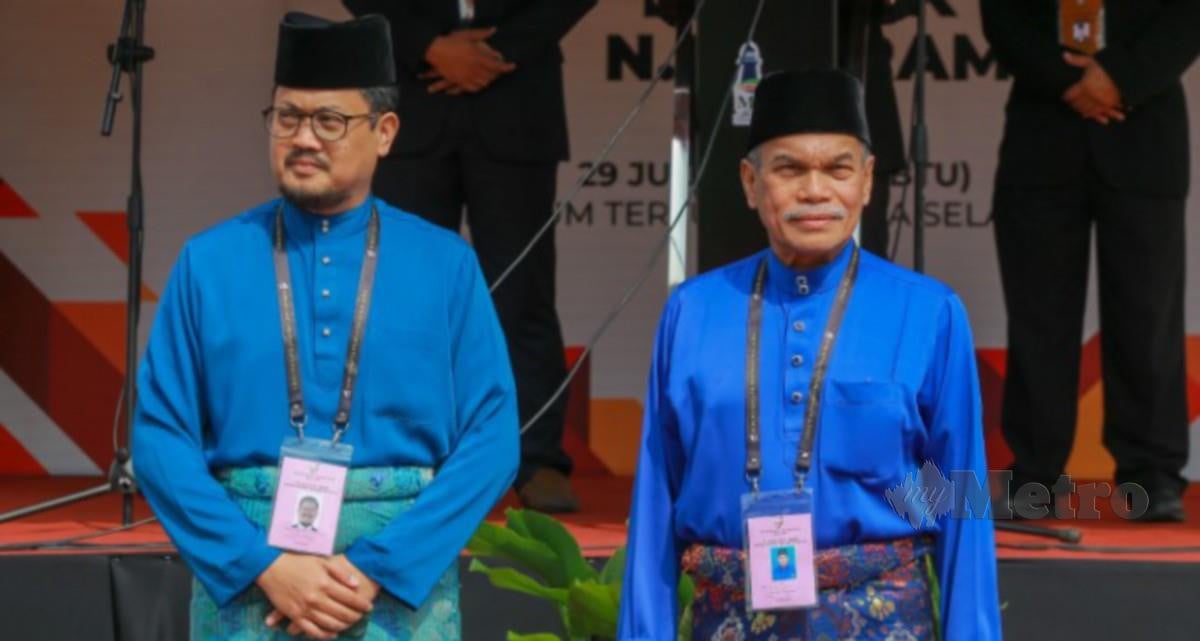 HARRISON Hassan (kiri) dan Jahaya Ibrahim diumum secara rasmi sebagai calon PRN DUN Jeram di Pusat Penamaan Calon  di Stadium Tertutup Kuala Selangor. FOTO Asyraf Hamzah
