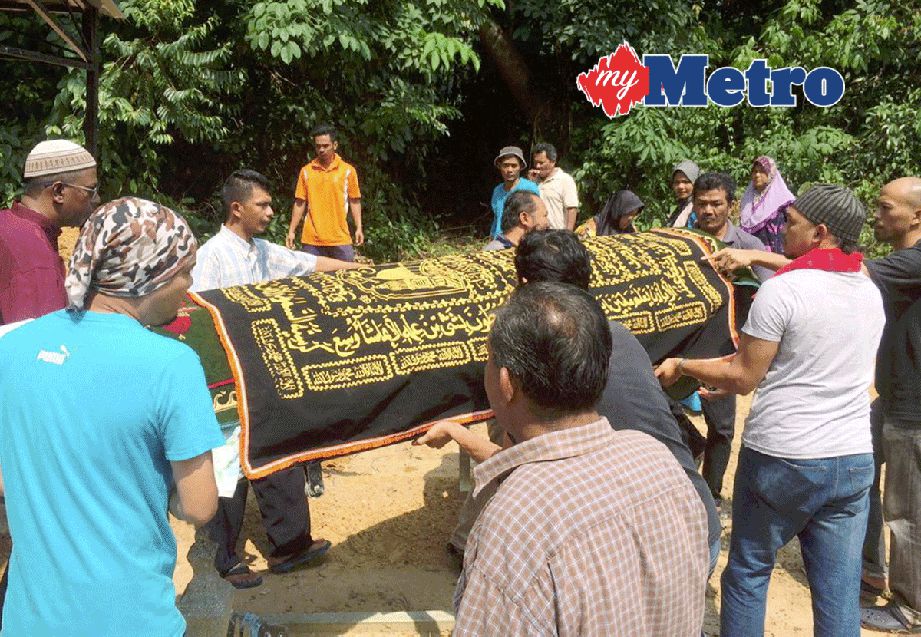 Jenazah Harun diusung untuk dikebumikan. FOTO Nazirul Roselan