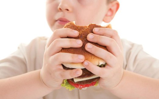 TABIAT pemakanan tidak sihat sejak kecil boleh meningkatkan risiko menghidap NAFLD apabila obes bertahun-tahun kemudian.