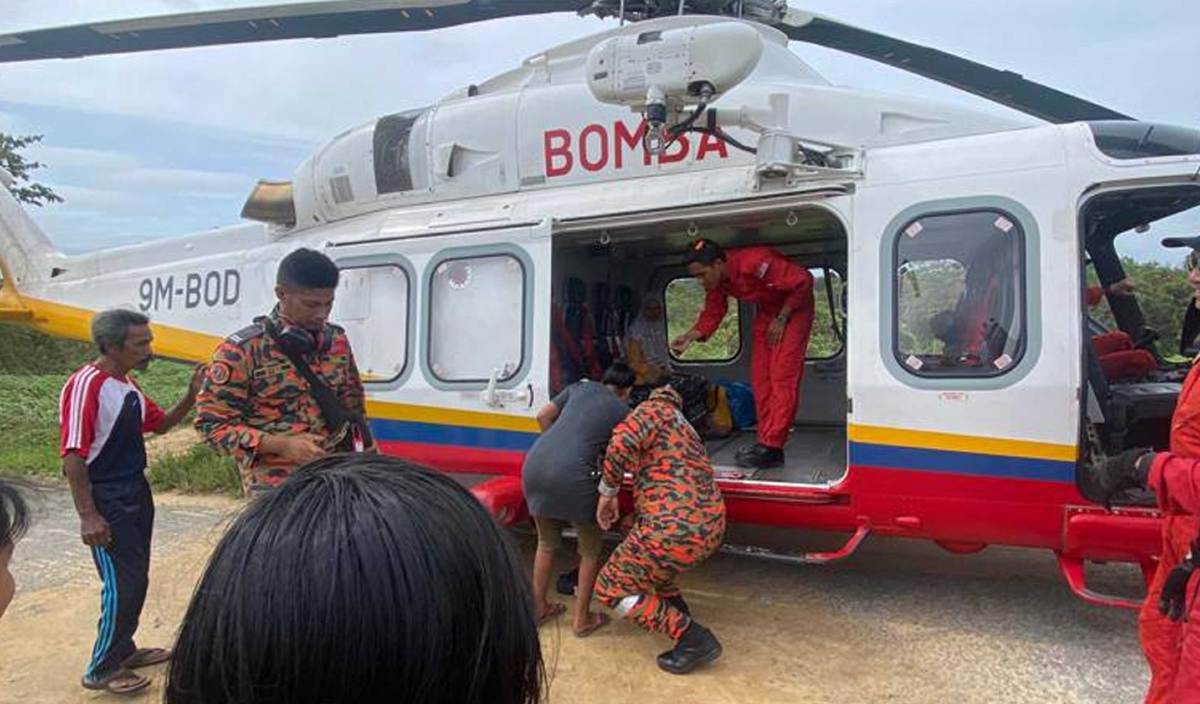 TINDAKAN seorang wanita hamil enggan dan takut menerima rawatan lanjut di hospital, menyebabkan usaha menyelamat melalui helikopter di Kampung Orang Asli Punchor Kahang Kluang Johor hampir tergendala. FOTO Ihsan JBPM