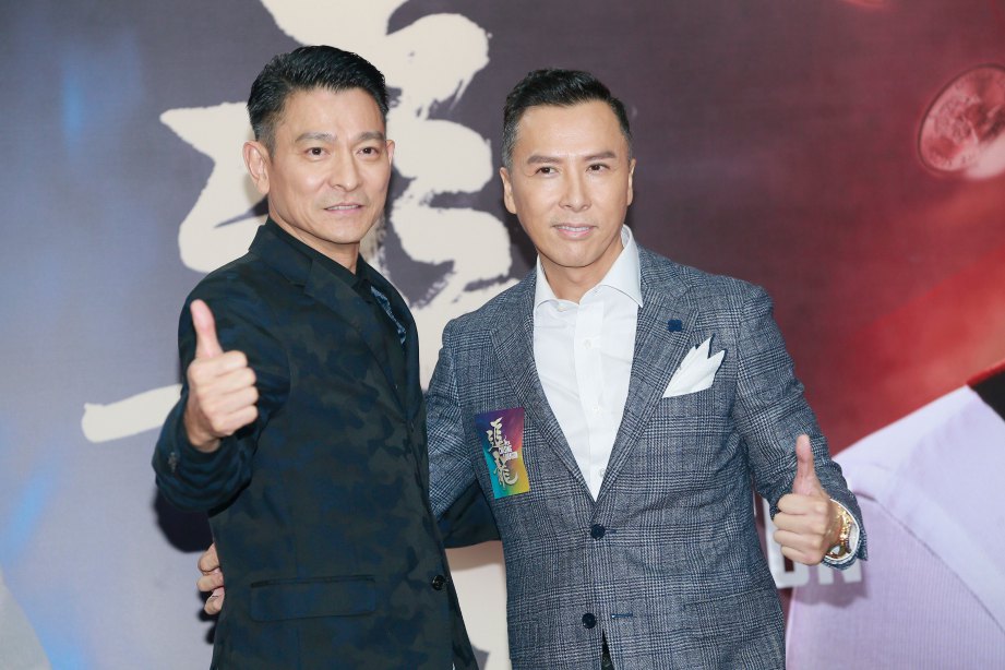 ANDY (kiri) dan Donnie ketika menghadiri malam gala filem Chasing The Dragon di Hong Kong baru-baru ini.   FOTO RAM Entertainment Sdn Bhd 
